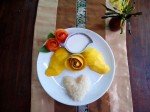 Riz gluant sucré à la mangue.         